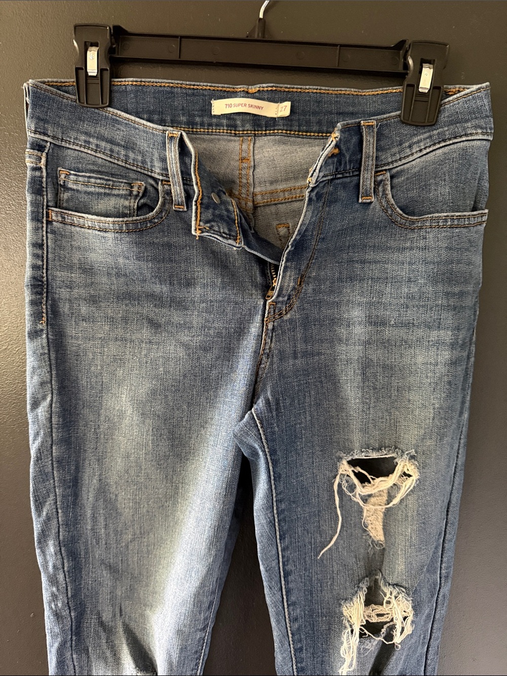 Levi's Women’s Skinny Jeans - Medium Blue Distressed